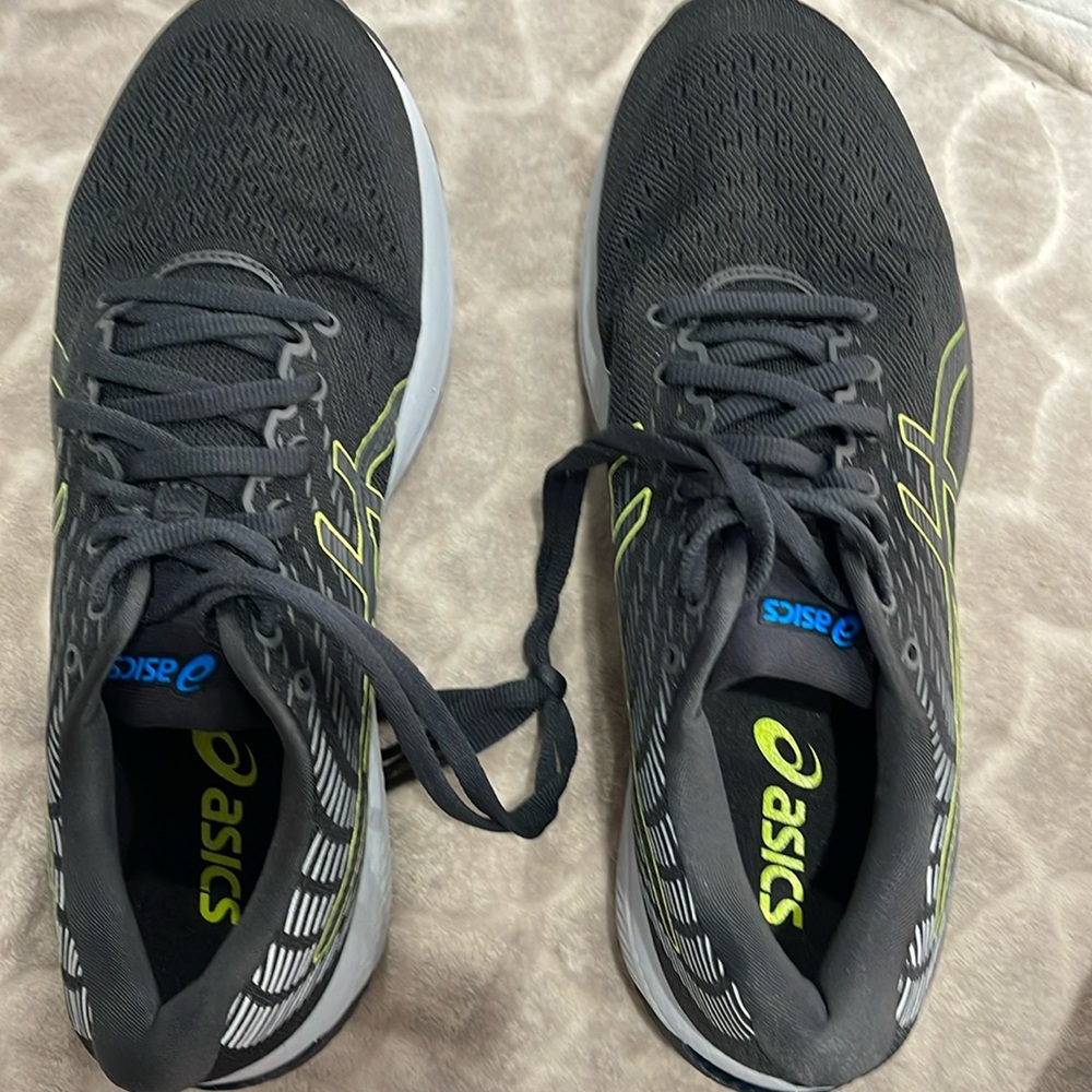 ASICS Gel Cumulus 22 running shoes. Brand new.